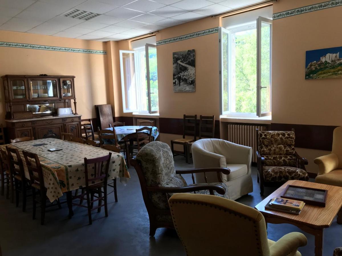 Prime Combe Hostel Fontanes  Ngoại thất bức ảnh